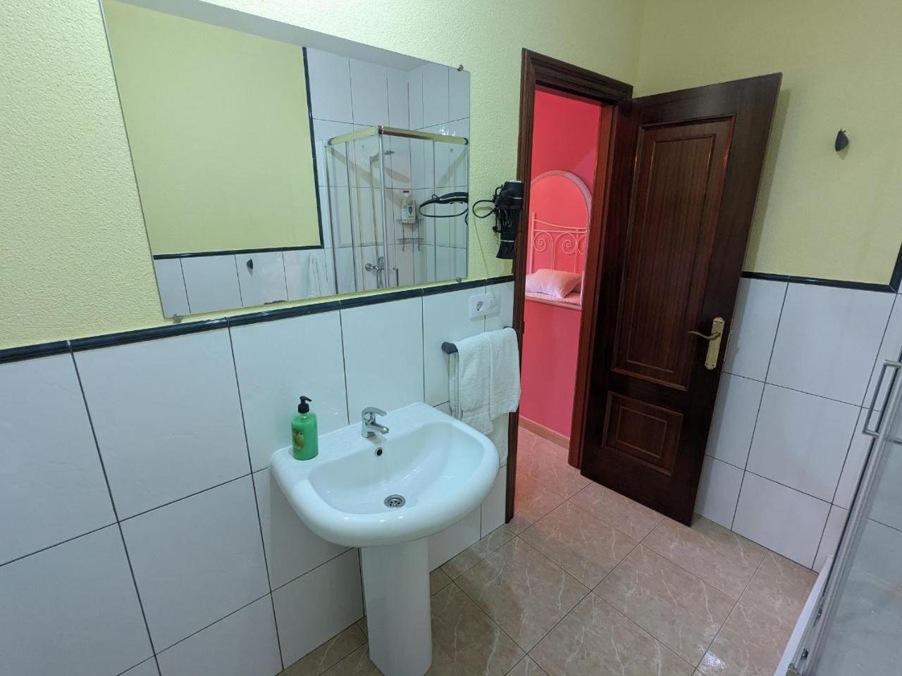 Hotel Vivienda Turistica Vacacional Maricarmen à Arou Extérieur photo